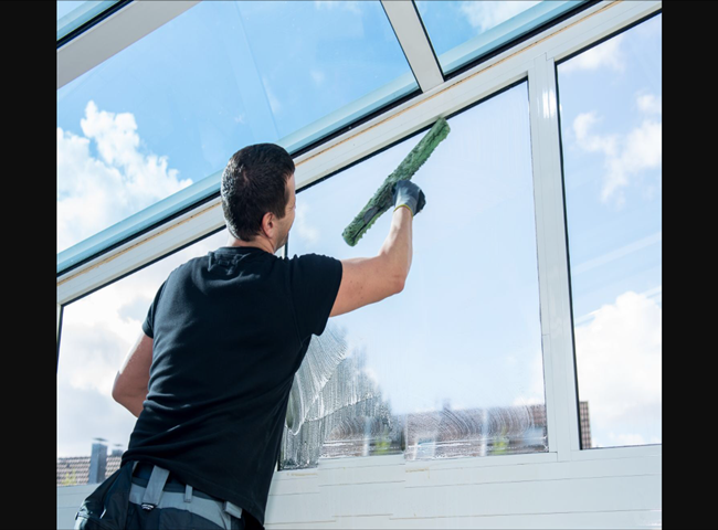C&aacute;ch lau k&iacute;nh cường lực c&oacute; nhiều &ocirc; nhỏ