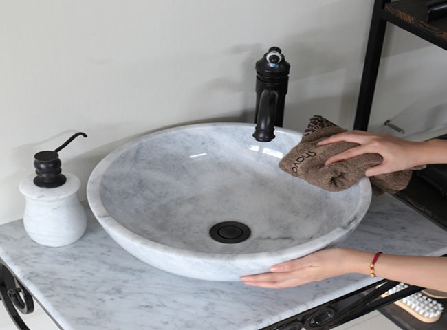 Tăng độ thẩm mỹ nhà vệ sinh bằng cách vệ sinh nội thất toilet thường xuyên