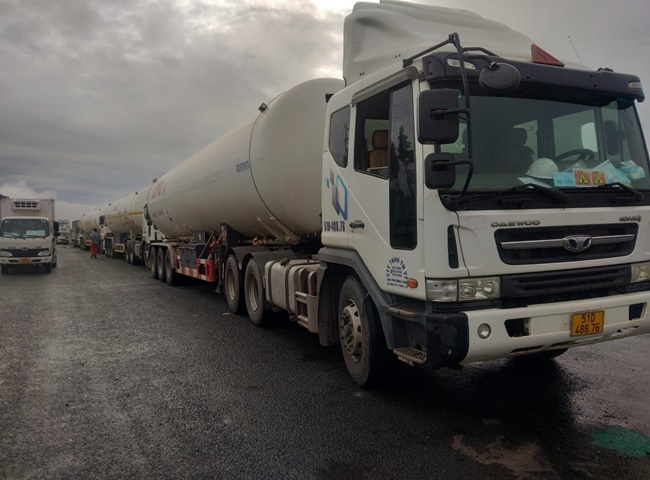 Xe bồn vận chuyển b&ugrave;n vi sinh Hưng Ph&aacute;t