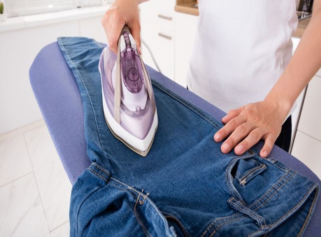 Ủi quần jean ở nhiệt độ cao
