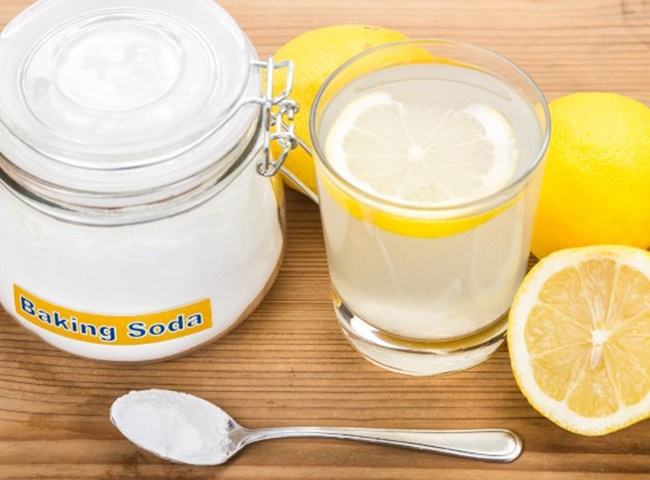Hỗn hợp nước cốt chanh kết hợp c&ugrave;ng baking soda
