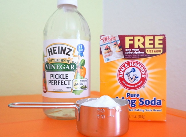 Giấm kết hợp c&ugrave;ng baking soda