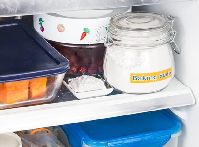 Khử m&ugrave;i h&ocirc;i tủ lạnh hiệu quả c&ugrave;ng baking soda v&agrave; nước rửa ch&eacute;n