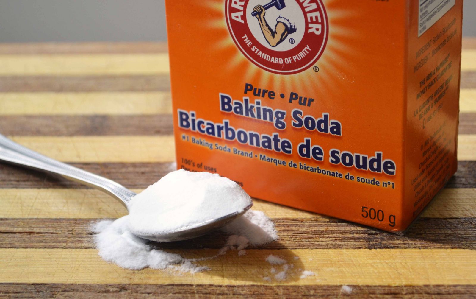Khử m&ugrave;i h&ocirc;i tủ lạnh bằng baking soda
