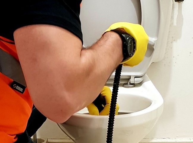 Đơn vị th&ocirc;ng bồn cầu quận 7 l&agrave;m việc theo quy tr&igrave;nh chuy&ecirc;n nghiệp