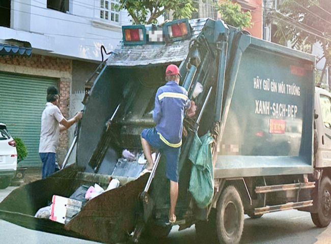 Dịch vụ thu gom r&aacute;c thải sinh hoạt chuy&ecirc;n nghiệp