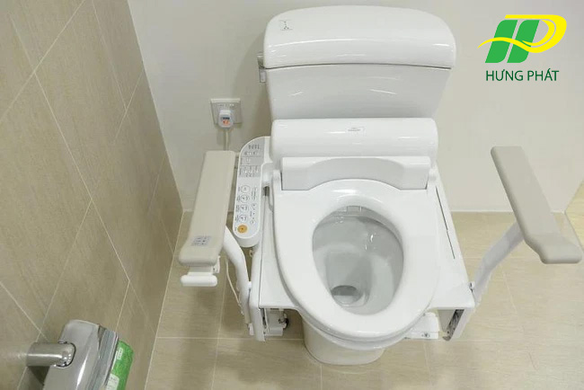 Qu&aacute; tr&igrave;nh sử dụng bồn cầu l&agrave;m việc thường xuy&ecirc;n cũng l&agrave; nguy&ecirc;n nh&acirc;n