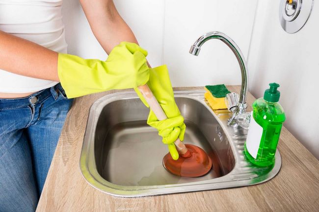 ​Vệ sinh to&agrave;n bộ bồn rửa ch&eacute;n