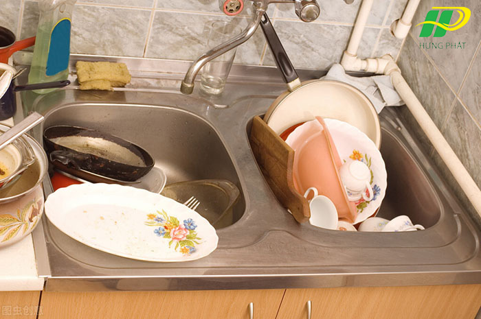 cac-bien-phap-xu-ly-dau-mo-trong-nuoc-hieu-qua-don-gian