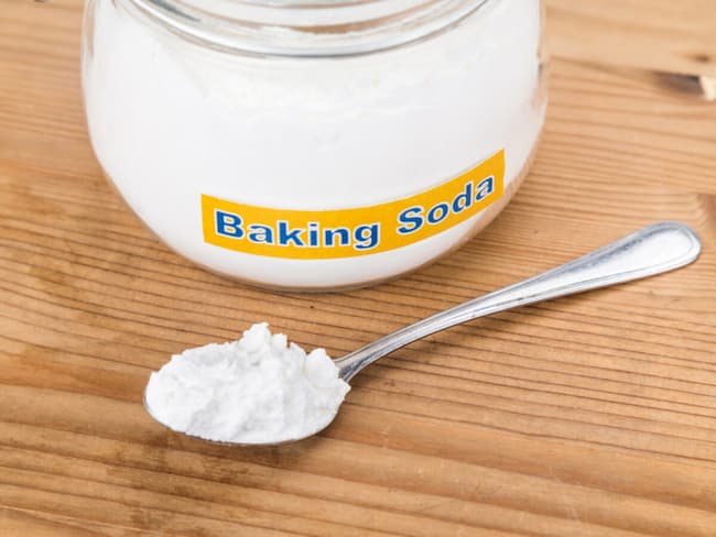 Baking soda (muối nở) l&agrave; mẹo khử m&ugrave;i nh&agrave; vệ sinh được nhiều người &aacute;p dụng