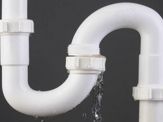 Nước bị thấm ra ngo&agrave;i do đường ống bị hỏng