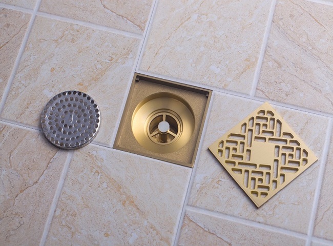 Lưu &yacute; khử loại bỏ m&ugrave;i h&ocirc;i ở khu vực lỗ tho&aacute;t nước trong nh&agrave; vệ sinh