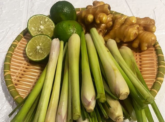 Chanh, gừng, sả khi kết hợp sẽ tạo n&ecirc;n m&ugrave;i hương rất dễ chịu