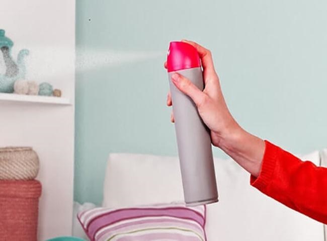 Chai xịt khử m&ugrave;i nệm c&ograve;n c&oacute; nhiều c&ocirc;ng dụng đặc biệt kh&aacute;c